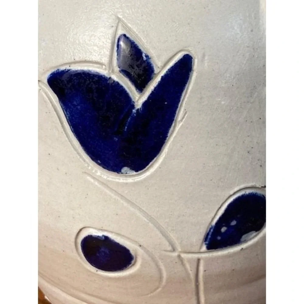 Williamsburg Pottery VA Salt Glazed Stoneware Cobalt Blue Tulip Vase 5.5